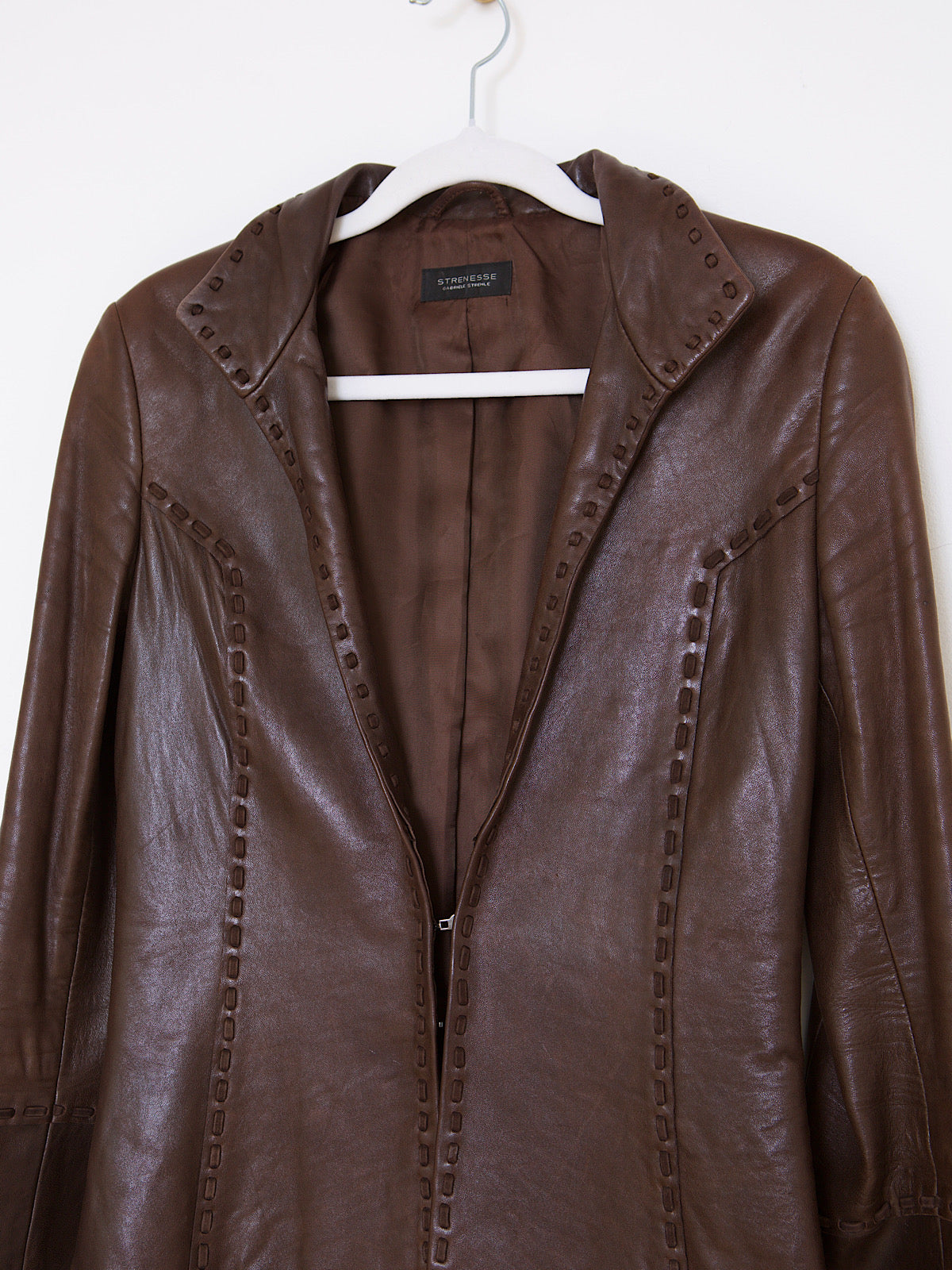 Luxury Y2K brown leather jacket fitted design