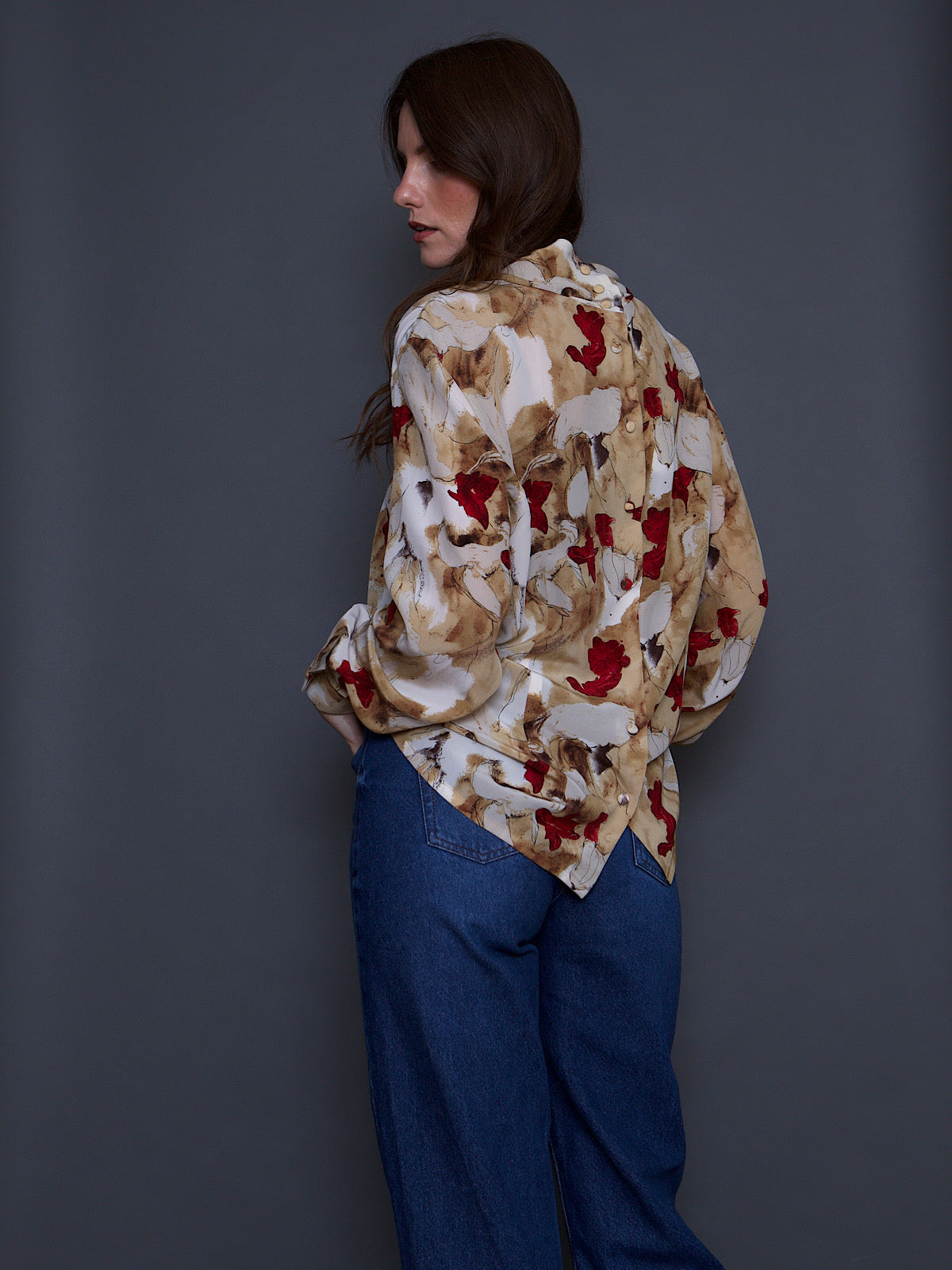 VINTAGE SILK SHIRT BUTTONED UP AT THE BACK