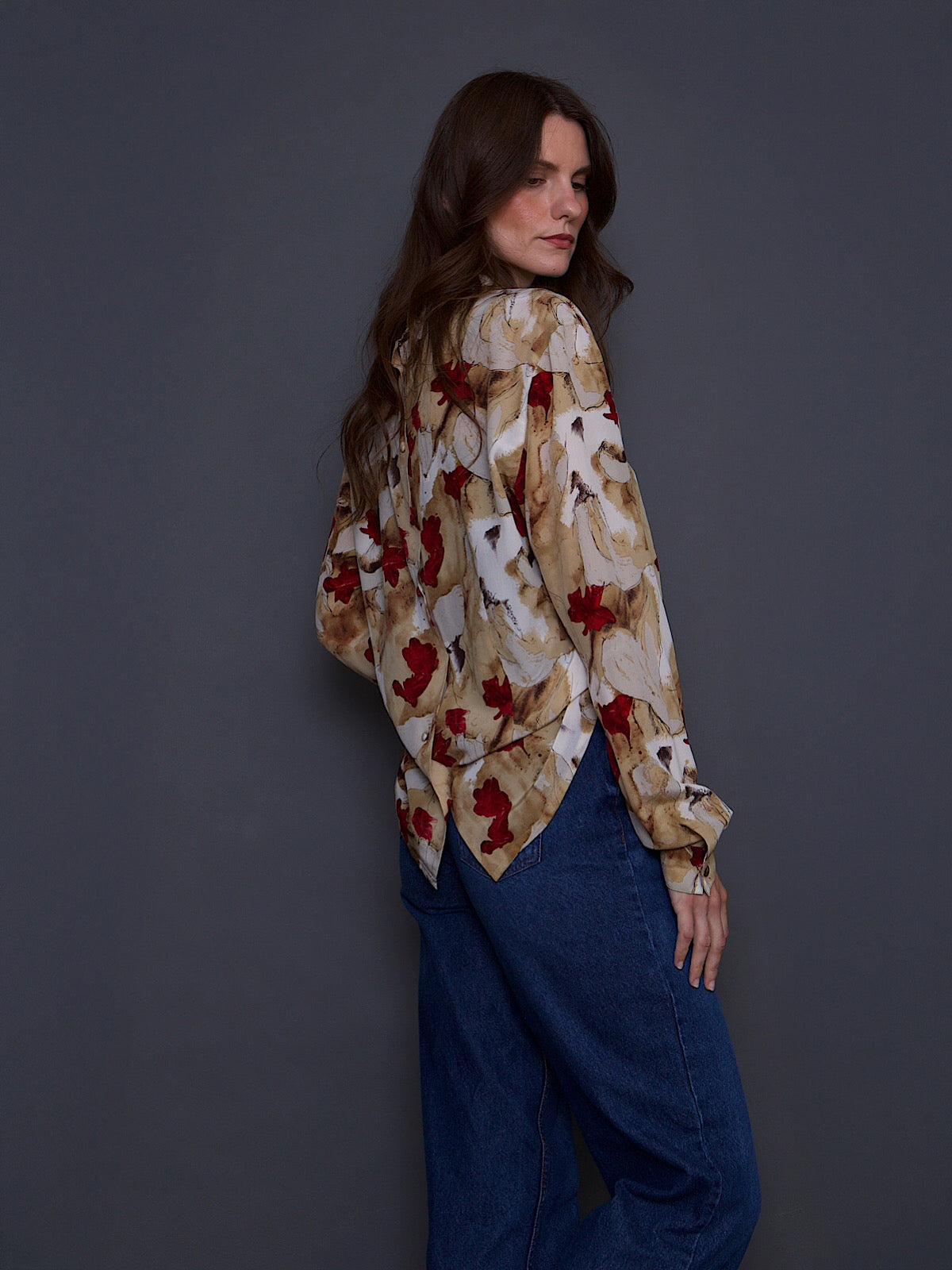 VINTAGE SILK SHIRT BUTTONED UP AT THE BACK