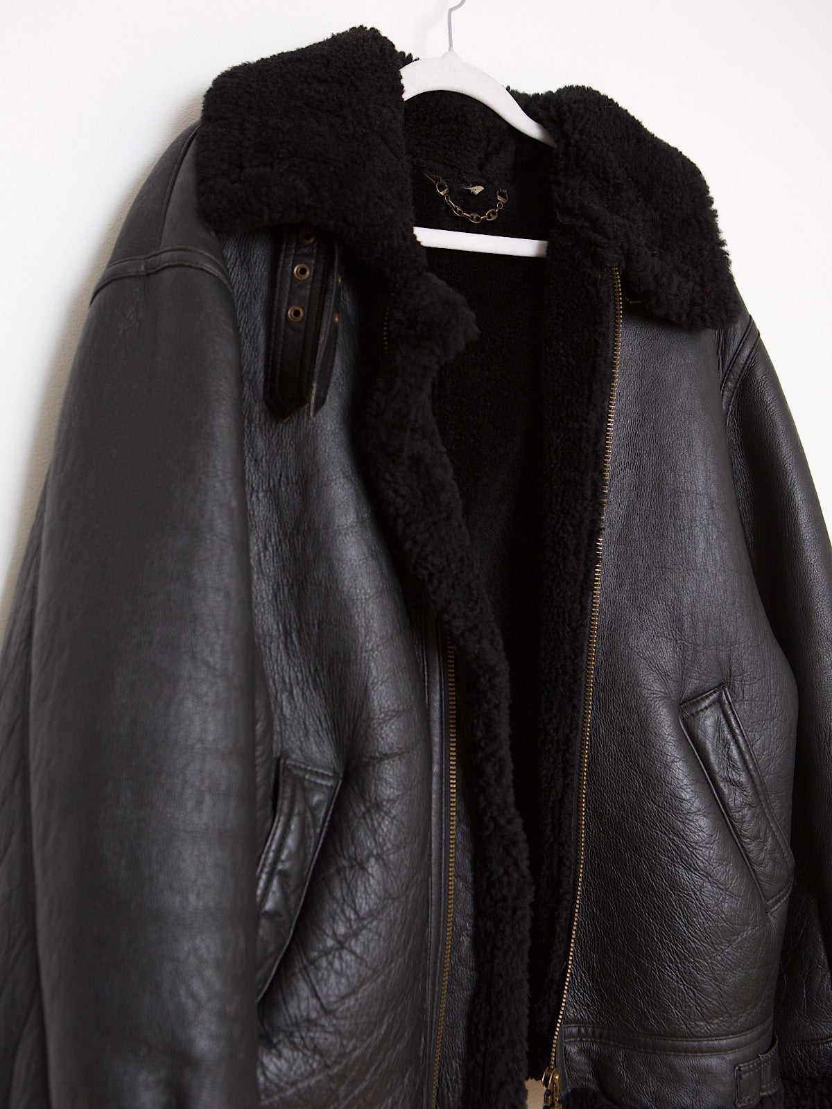 VINTAGE BLACK LEATHER SHEARLING FLYING JACKET