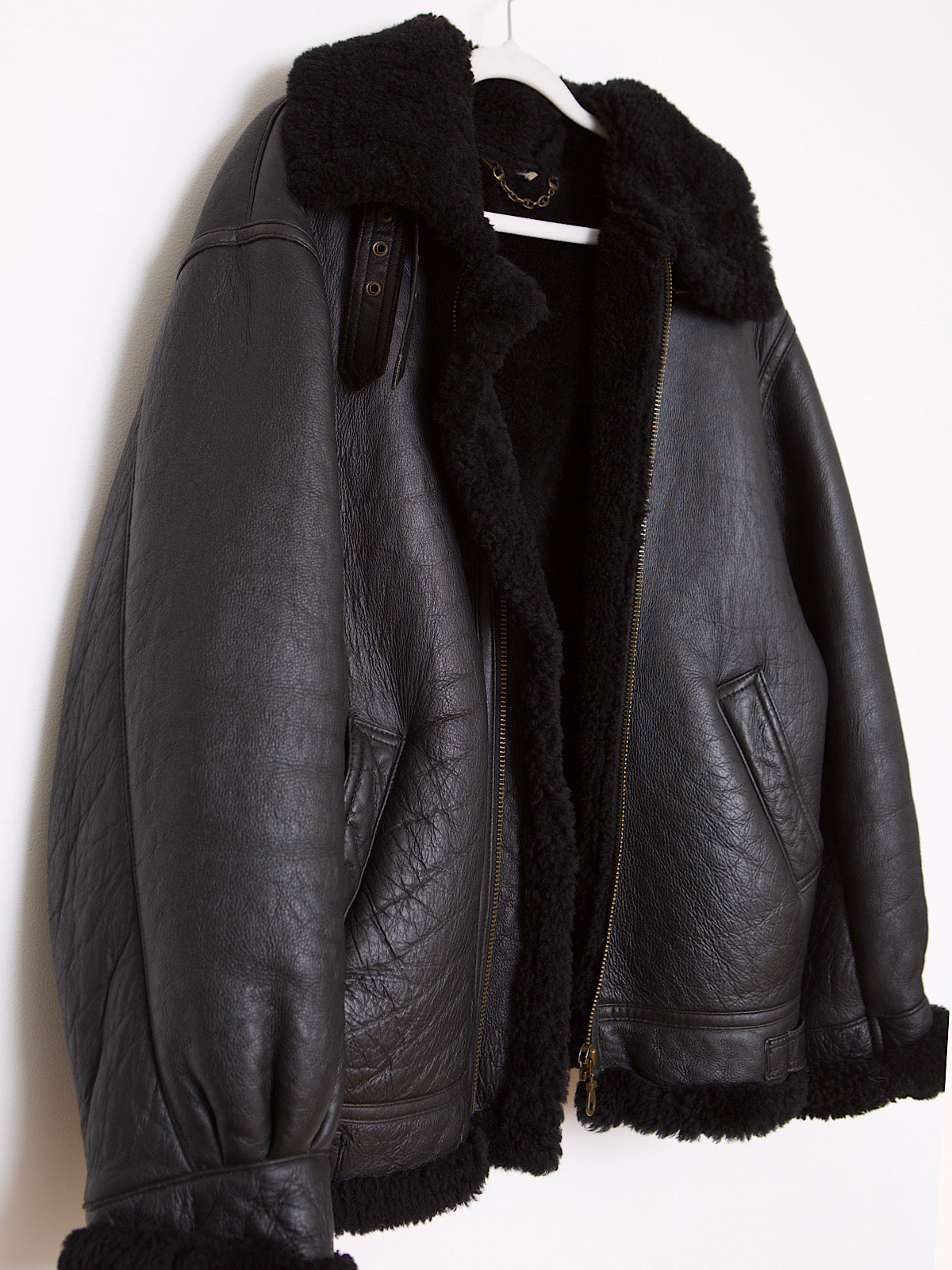 VINTAGE BLACK LEATHER SHEARLING FLYING JACKET